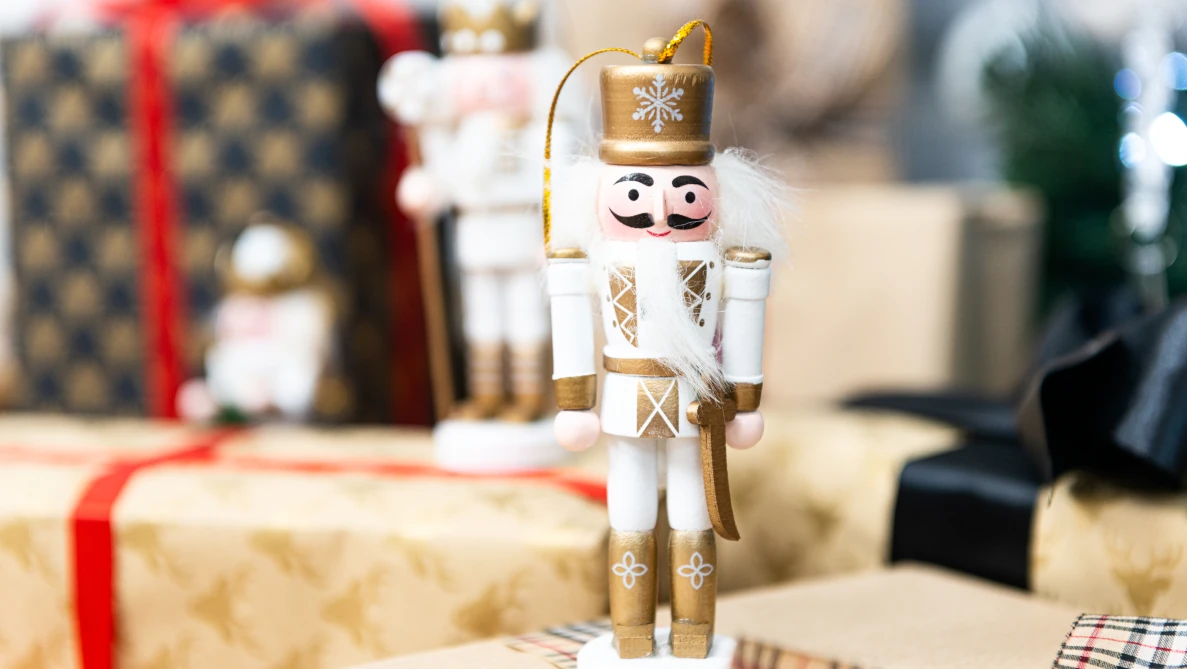 drewniane dziadki do orzechów - ozdoby świąteczne do domu