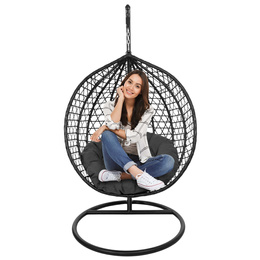 Kokon ogrodowy rattanowy z poduszkami fotel wiszący bujak huśtawka na metalowym stelażu czarna