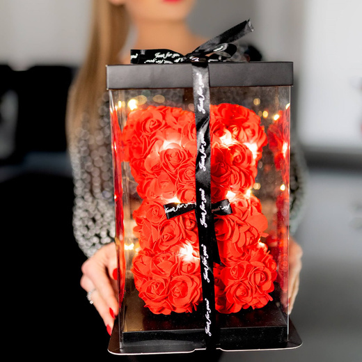 Miś z płatków róż czerwony 22 cm rose bear z kokardką i lampkami LED biały ciepły