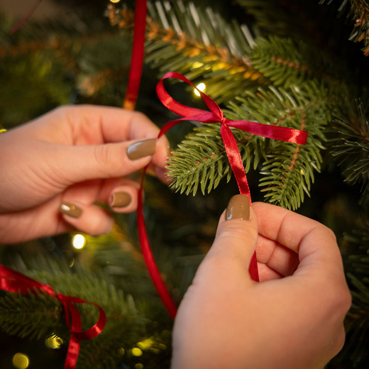Choinka sztuczna 220 cm Premium Royal Trees świerk syberyjski z drewnianym stojakiem