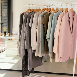 Wieszak drewniany na ubrania 10 szt. wieszaki do szafy, jasnobrązowy