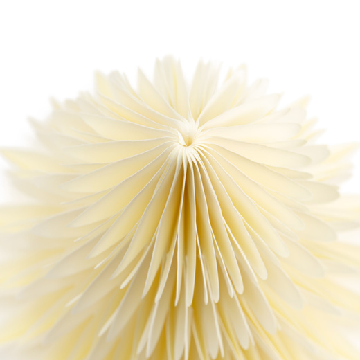 Papierowa choinka 30 cm ozdoba świąteczna dekoracja 3D z magnesem ecru