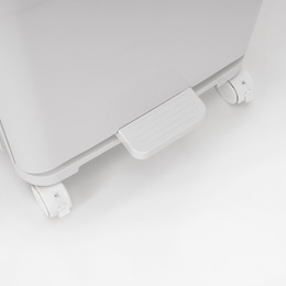 Kosz na śmieci, trzykomorowy 42 l do segregacji odpadów, na kółkach, biały