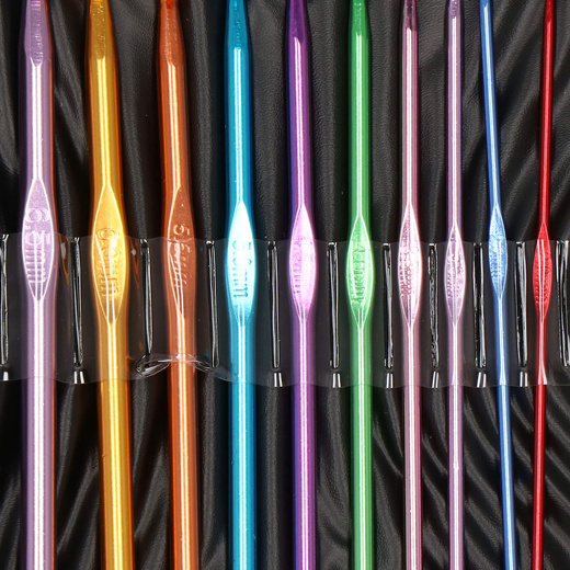 Zestaw do szydełkowania 22 szt. i etui szydełka z aluminium i stali nierdzewnej