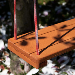 Huśtawka ogrodowa dla dzieci drewniana impregnowana 42x18cm na sznurkach linach wisząca