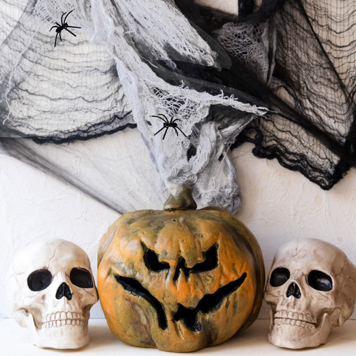 Dekoracja na Halloween pajęczyna z 2 pająkami 20g ozdoba sieć pajęcza 1,9 m