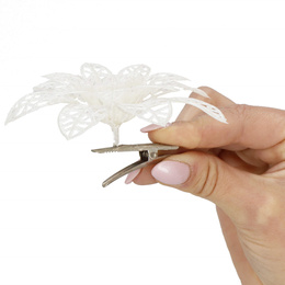 Gwiazda betlejemska, sztuczny kwiat, poinsecja ażurowa, biała z brokatem na klipsie