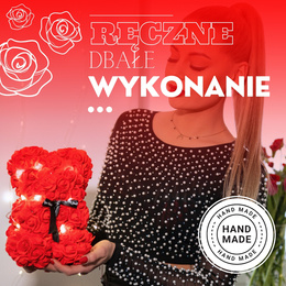 Miś z płatków róż czerwony 22 cm rose bear z kokardką i lampkami LED biały zimny