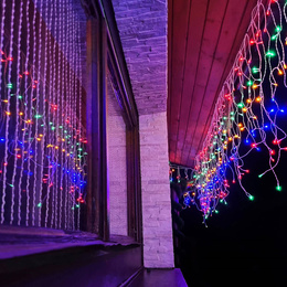 Kurtyna świetlna 1500 led girlanda, lampki wewnętrzno-zewnętrzne 67,5m sople multikolor