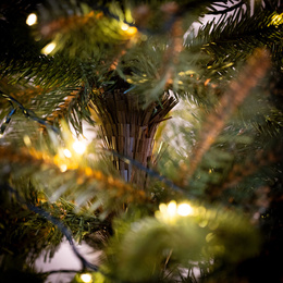 Choinka sztuczna 220 cm Premium Royal Trees świerk syberyjski z drewnianym stojakiem