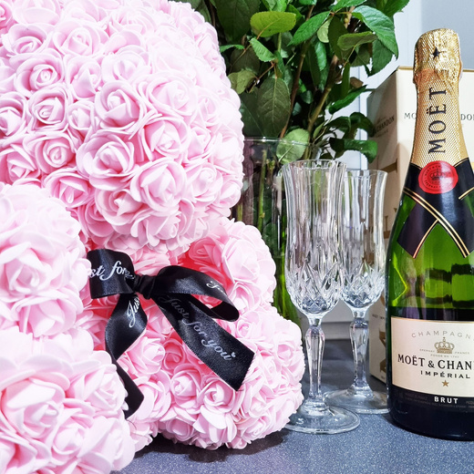 Miś z płatków róż różowy 22 cm rose bear z lampkami LED biały zimny