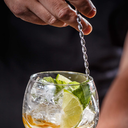 Zestaw barmański 14 elementów do drinków z podstawką bambusową srebrny