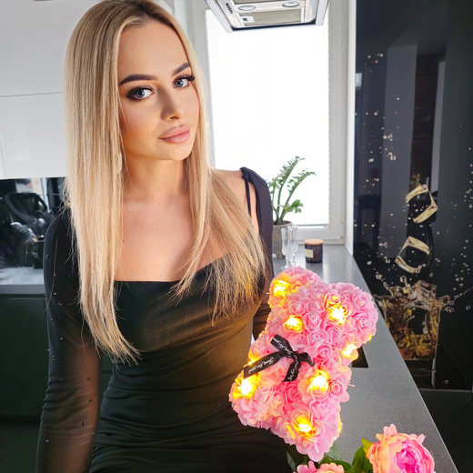 Miś z płatków róż różowy 22 cm rose bear z lampkami LED biały ciepły