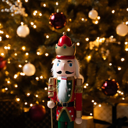 Choinka sztuczna 150 cm Premium Royal Trees świerk kaukaski z drewnianym stojakiem