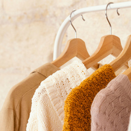 Wieszak drewniany na ubrania 30 szt. wieszaki do szafy, jasnobrązowy