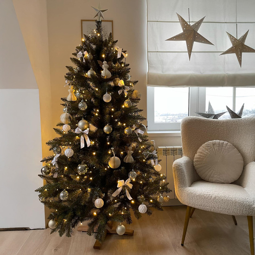 Choinka sztuczna 220 cm Premium Royal Trees świerk kaukaski z drewnianym stojakiem