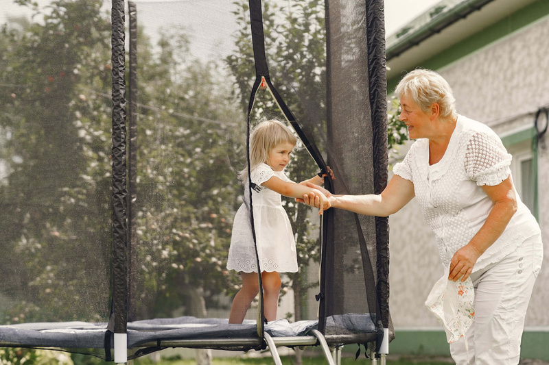 Osłona na sprężyny z siatką do trampoliny zewnętrzną 13FT 396/400/407cm multikolor