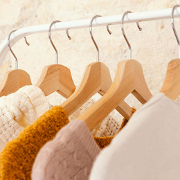 Wieszak drewniany na ubrania 30 szt. wieszaki do szafy, jasnobrązowy