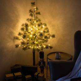 Choinka sztuczna na pniu z oświetleniem 128 LED drzewko świąteczne 150 cm ośnieżone