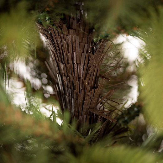 Choinka sztuczna 180 cm Premium Royal Trees świerk syberyjski z drewnianym stojakiem