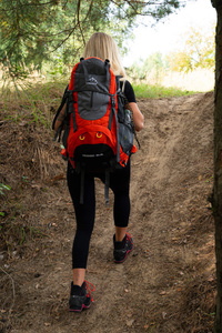 Plecak turystyczny 70 L trekkingowy wielofunkcyjny z gwizdkiem 