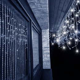 Kurtyna świetlna 1000 led girlanda, lampki wewnętrzno-zewnętrzne sople zimny biały z flash