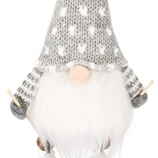 Skrzat na nartach 34 cm ozdoba świąteczna, ruchomy krasnal świąteczny, gnom szary