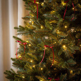 Choinka sztuczna 220 cm Premium Royal Trees świerk syberyjski z drewnianym stojakiem