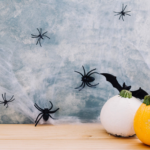 Dekoracja na Halloween pajęczyna z 2 pająkami 20g ozdoba sieć pajęcza 1,9 m