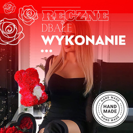 Miś z płatków róż czerwony 25 cm rose bear z białym sercem