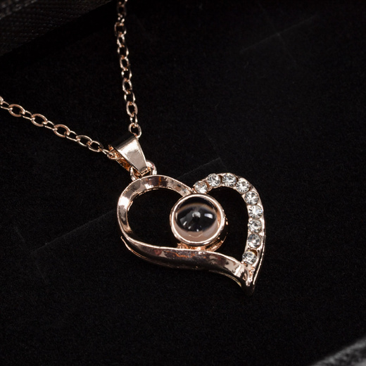 Wieczna róża z naszyjnikiem w pudełku prezentowym szkatułka na dzień kobiet walentynki