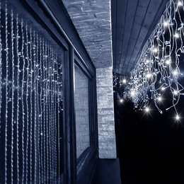 Kurtyna świetlna 300 led girlanda, lampki wewnętrzno-zewnętrzne 15,5 m sople biały zimny + flash