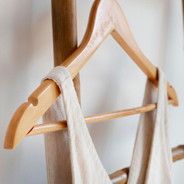 Wieszak drewniany na ubrania 30 szt. wieszaki do szafy, jasnobrązowy
