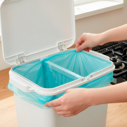 Kosz na śmieci, trzykomorowy 42 l do segregacji odpadów, na kółkach, biały