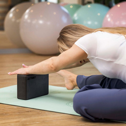 Kostka do jogi piankowa EVA 23x15x7,5 cm klocek blok do ćwiczeń pilates stretching czarny