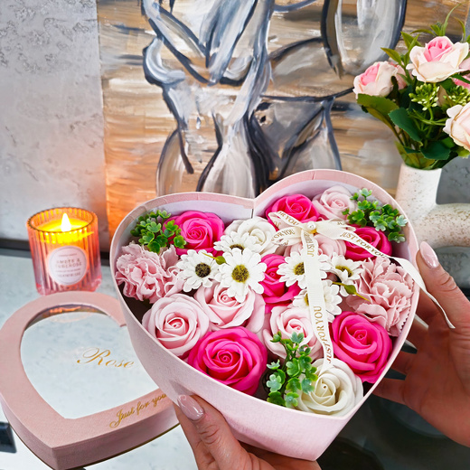 Mydlane róże 24 szt. flower box zestaw kwiatów w pudełku serce różowe
