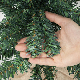 Choinka sztuczna 60 cm sosna naturalna z jutą małe drzewko świateczne na stolik, biurko