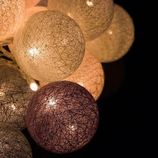 Lampki dekoracyjne cotton balls 20 LED 20 kul białe różowe popielate